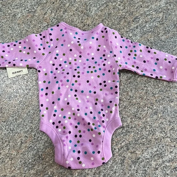 Old Navy onesie shirt, size 0 to 3 months - Picture 4 of 5